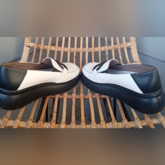 New Wonders Black/White Leather Loafers Size 71/2 / 38 - Picture 10 of 15